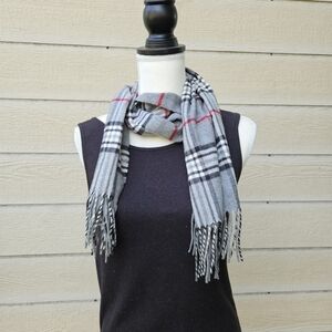 Cashmink by V. Fraas gray plaid scarf with fringe